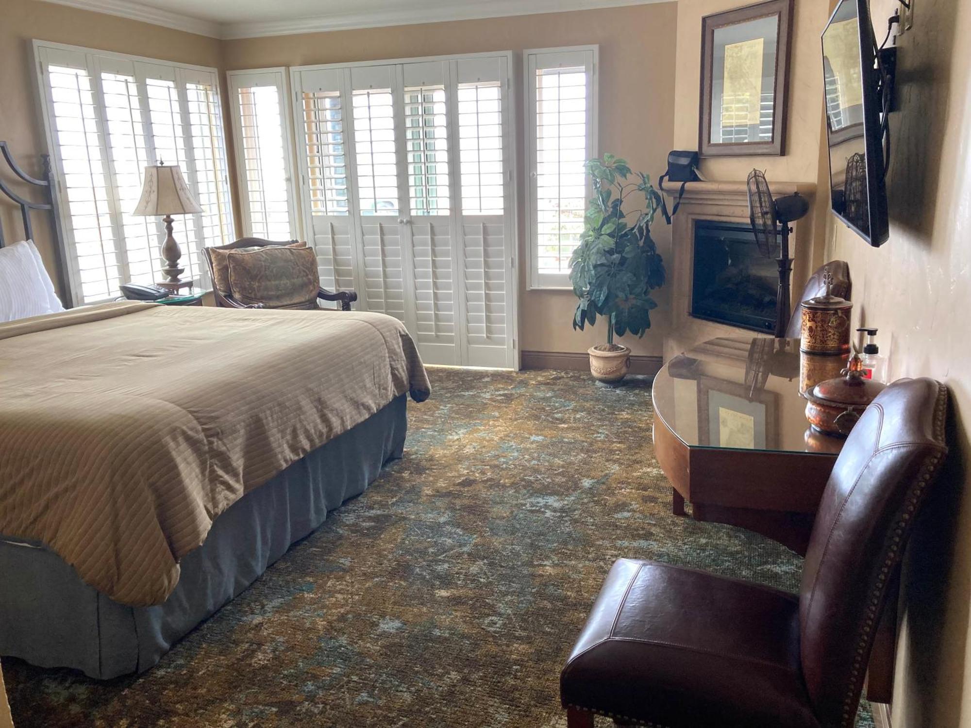 Blue Dolphin Inn Cambria Bagian luar foto